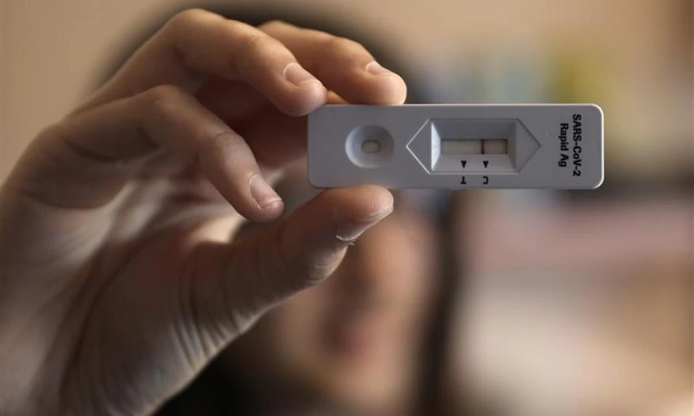 Στα φαρμακεία από αύριο τα δωρεάν self test για μαθητές και εμβολιασμένους εκπαιδευτικούς
